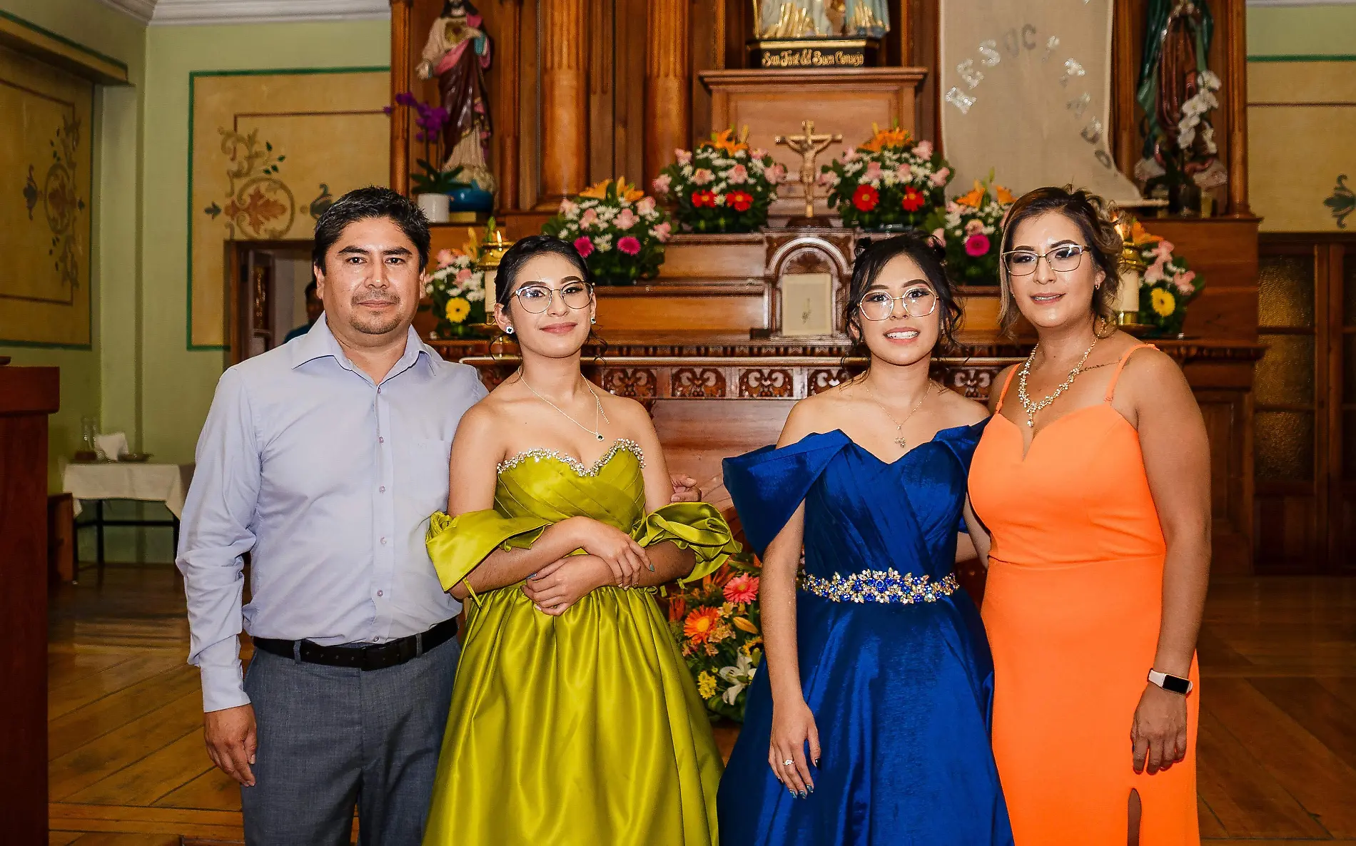 FOTO PRINCIPAL SJR Con sus padres Rolando Barcena y Analaura Hernandez